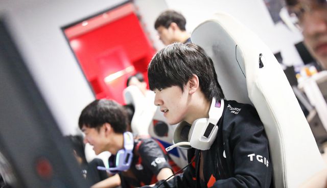 体育33岁西班牙队中场蒂亚戈宣布退役