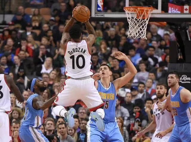 世体：巴萨开始寻找右后卫，候选有明格萨和基米希